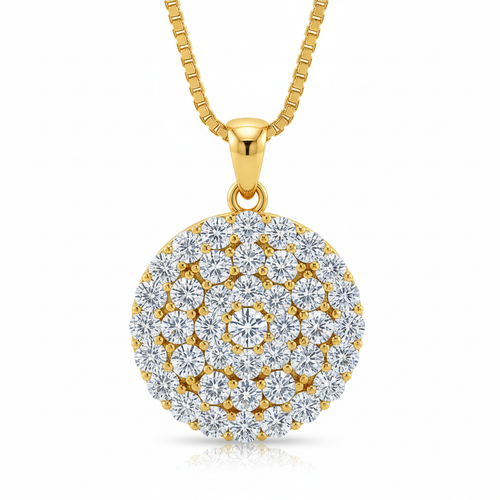 Close-up do pingente redondo cravejado com zircônias